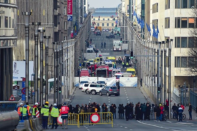 Stacja Maelbeek, gdzie miał miejsce jeden z dwóch zamachów w belgijskim metrze, usytuowana jest tuż obok budynków instytucji unijnych. Trudno o bardziej zuchwałe uderzenie niż w samo serce UE