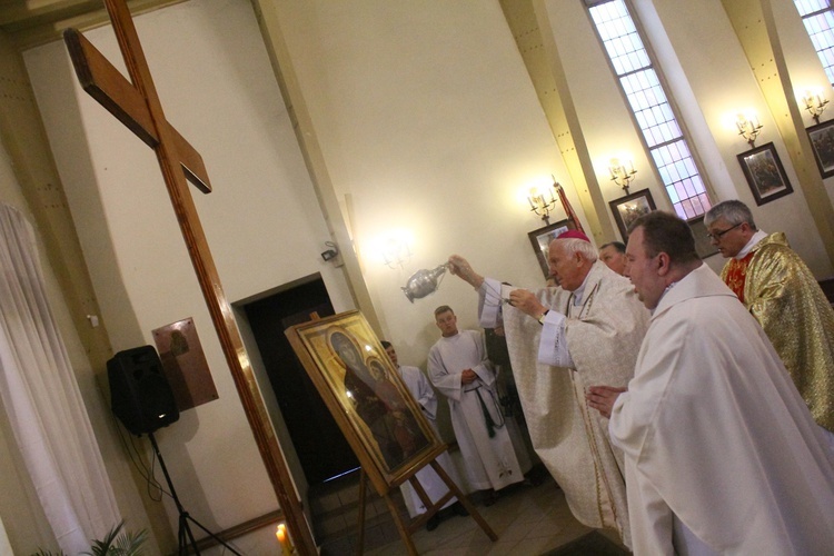 Krzyż i ikona ŚDM w Głuszycy