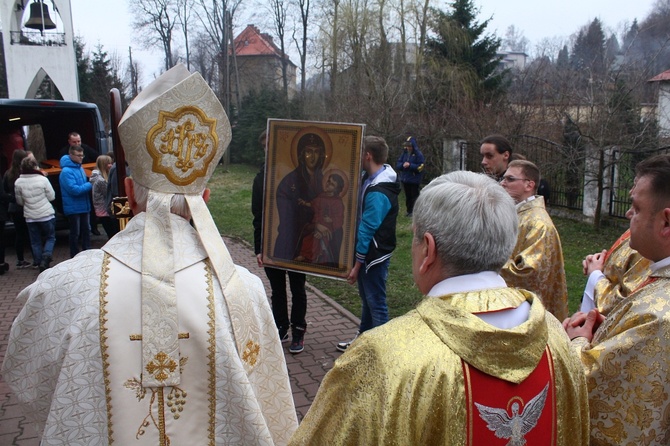 Krzyż i ikona ŚDM w Głuszycy