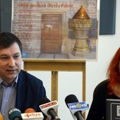 Na wykłady i wycieczki w imieniu wszystkich organizatorów zaprasza Renata Metzger, dyrektor Resursy i historyk Dariusz Kupisz