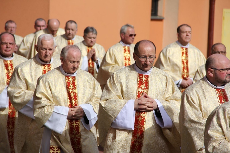 Panie, spójrz na Twój kościół