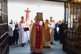 Kolejną Bramę Miłosierdzia w naszej diecezji otworzył bp Henryk Tomasik