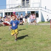  Na spotkaniach w parafii  św. Brata Alberta nigdy nie brakuje zajęć sportowych