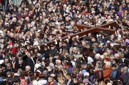 Trzydzieści tysięcy za krzyżem