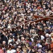 Trzydzieści tysięcy za krzyżem