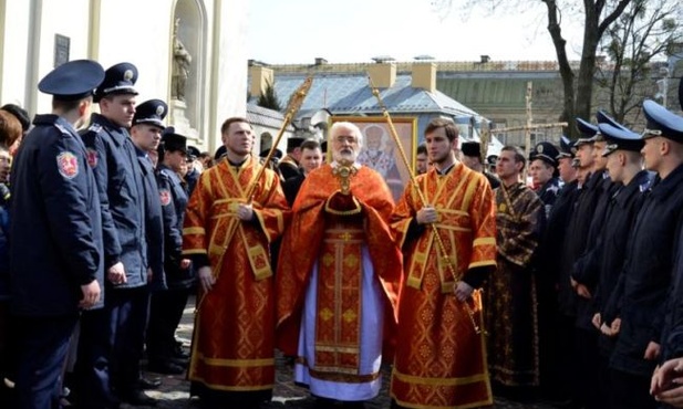 Trzydzieści tysięcy za krzyżem