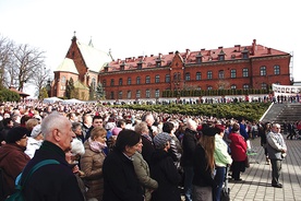 Na uroczystości przyjechały tłumy