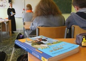Nauka religii w szkołach publicznych odbywa się w 24 państwach  Unii Europejskiej