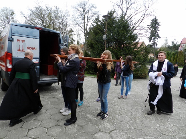 Symbole ŚDM w Obornikach Śląskich