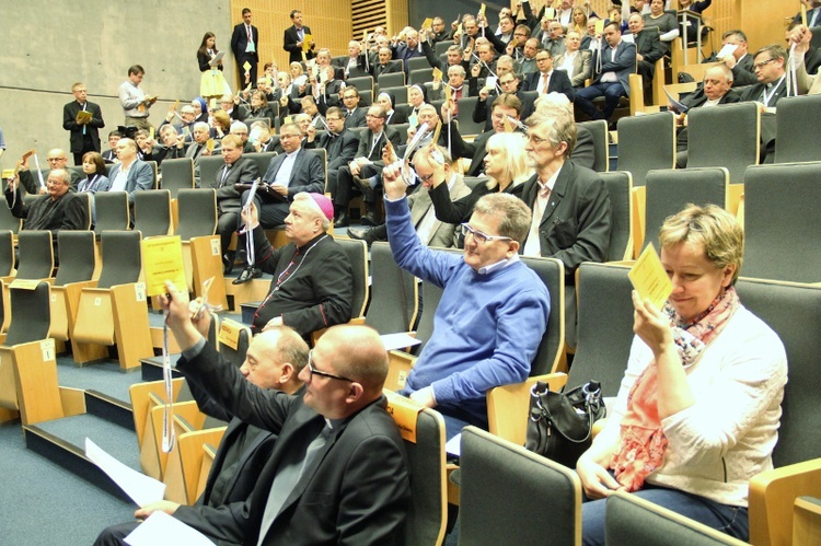 II Synod - sesja plenarna 9 kwietnia