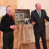 Zbigniew Matysek (po lewej) w towarzystwie Jacka Chołuja, p.o. prezesa Stadniny Koni Walewice