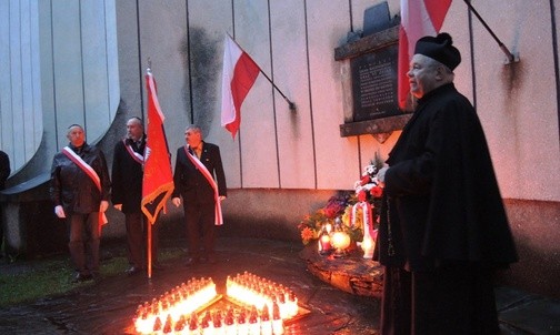Ks. prałat Krzysztof Ryszka przewodniczył modlitwie w 6. rocznicę tragedii smoleńskiej