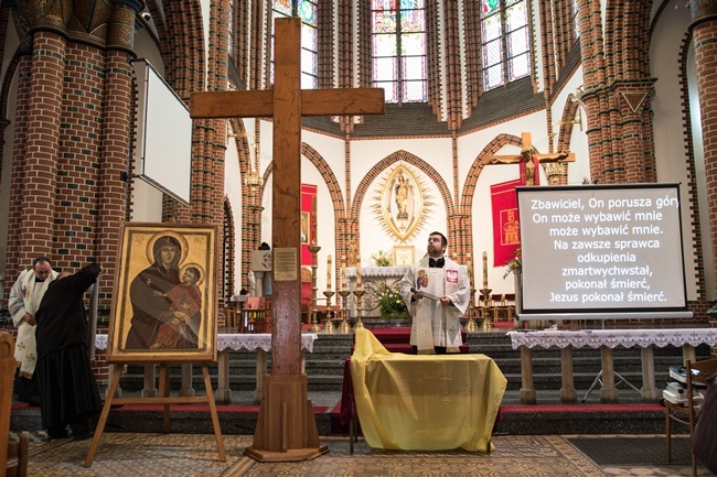 Symbole ŚDM w parafii pw. św. Henryka