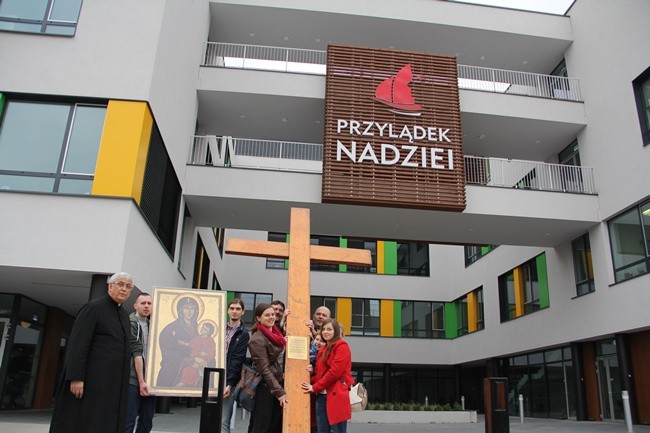 Nadzieja przyszła przez krzyż