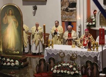 Eucharystii koncelebrowanej na rozpoczęcie doby miłosierdzia w kościele św. Andrzeja Boboli przewodniczył bp Tadeusz Rakoczy