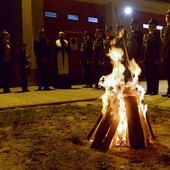 Miejscowi strażacy i harcerze włączyli się w akcję uczczenia 1050. rocznicy chrztu Polski