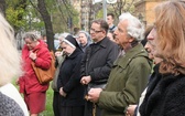 Symbole ŚDM przy kolumnie Chrystusa Króla