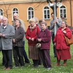 Symbole ŚDM przy kolumnie Chrystusa Króla