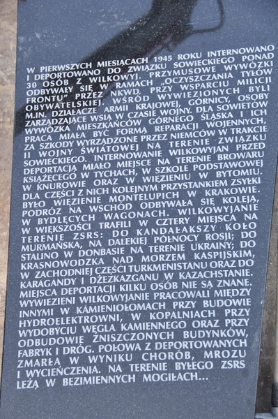 Montaż pomnika Tragedii Górnośląskiej w Tychach