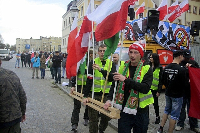 Manifestacja przeciwko imigrantom