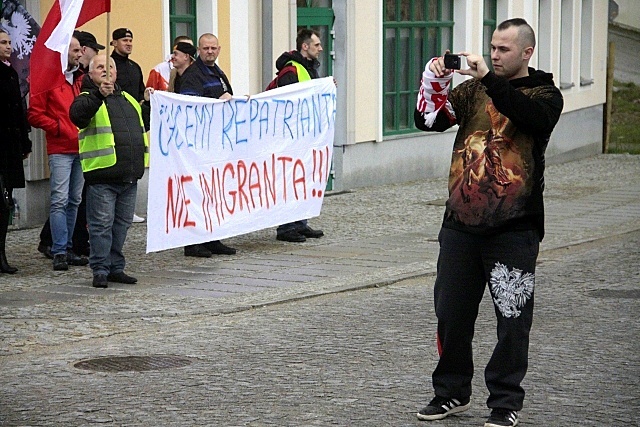 Manifestacja przeciwko imigrantom