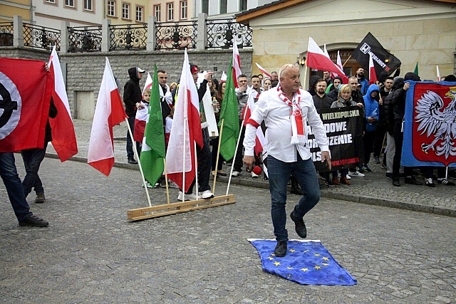 Manifestacja przeciwko imigrantom