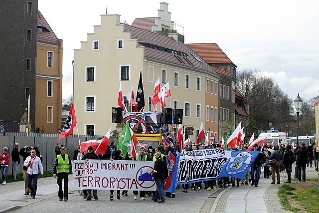 Manifestacja przeciwko imigrantom