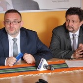 Marcin Kosiorek (po lewej) i poseł Grzegorz Schreiber