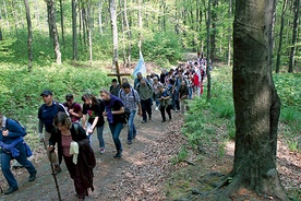 Wspinaczka” na Ślężę otwiera tradycyjnie sezon pieszych pielgrzymek w archidiecezji wrocławskiej