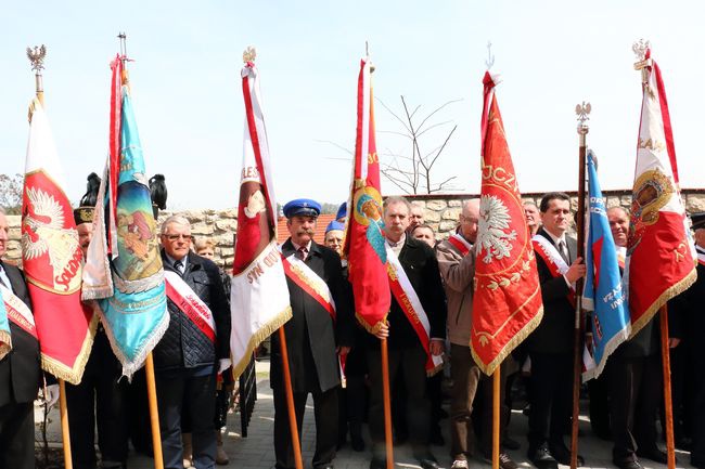 Odsłonięcie pomnika "Niezłomnym-Ojczyzna" w Morawicy