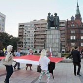 Nowy przepis nie dotyka jeszcze wrażliwego  tematu pomników  czy miejsc pamięci.  Czy kiedyś to się zmieni? Na zdjęciu: pomnik wdzięczności Armii Radzieckiej w Legnicy.