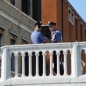 Strzeż się policjantów we Włoszech