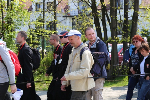 IV pielgrzymka do Łagiewnik wyrusza z Hałcnowa - cz. I