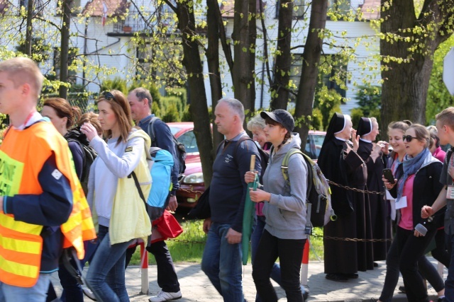 IV pielgrzymka do Łagiewnik wyrusza z Hałcnowa - cz. I