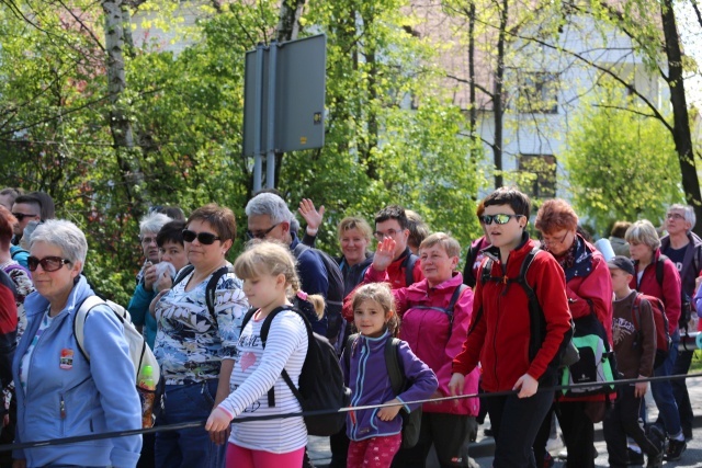 IV pielgrzymka do Łagiewnik wyrusza z Hałcnowa - cz. I