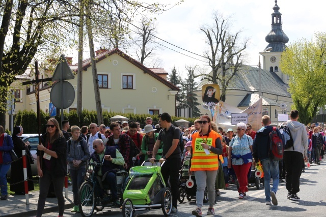 IV pielgrzymka do Łagiewnik wyrusza z Hałcnowa - cz. I