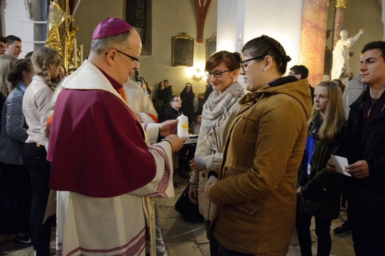 Wielkanocne czuwanie młodzieży w Jemielnicy