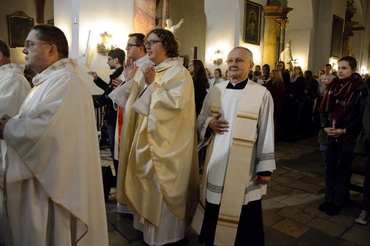 Wielkanocne czuwanie młodzieży w Jemielnicy