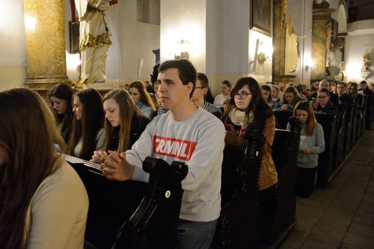 Wielkanocne czuwanie młodzieży w Jemielnicy