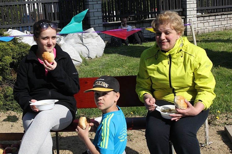 Pielgrzymi łagiewniccy w Kętach Podlesiu