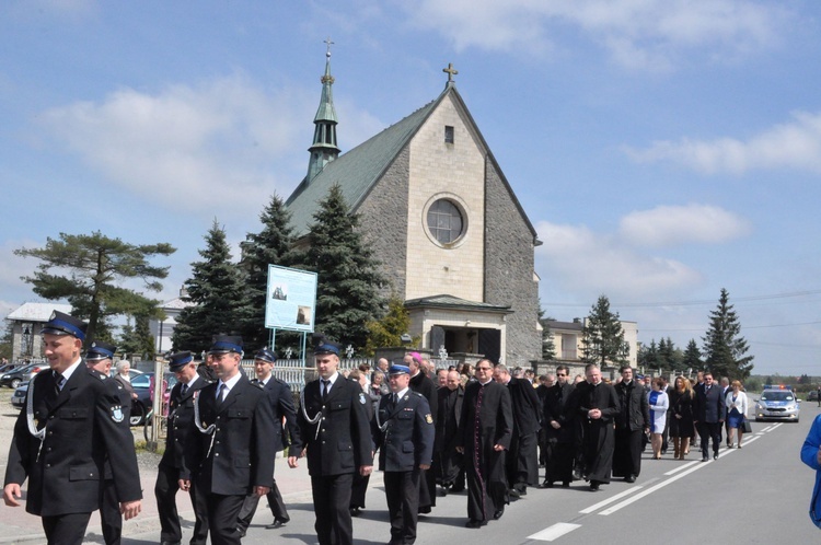 Parafia w Borzęcinie Dolnym ma 80 lat 