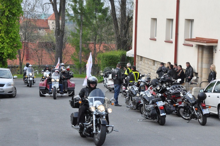 Znaki ŚDM w wiśnickim więzieniu