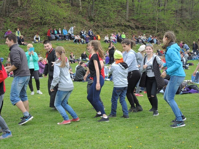 Postój i... tańce na boisku pod Wysoką