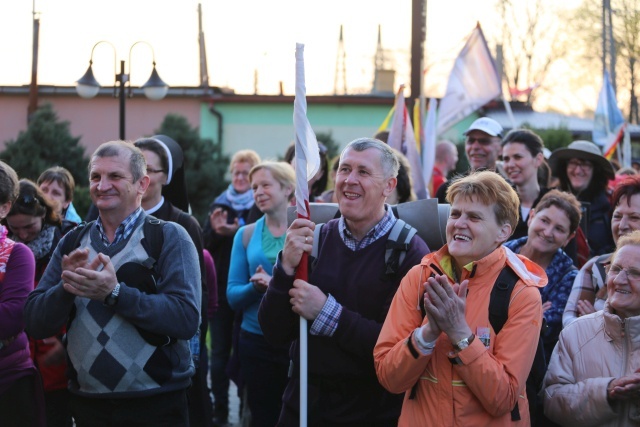 Królewskie powitanie pielgrzymów w Nidku