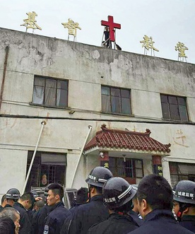Z nakazu władz usuwano wszystkie krzyże z kościołów w prowincji Zhejiang.