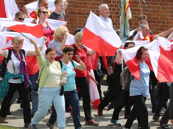 IV pielgrzymka z Hałcnowa dotarła do Łagiewnik - część pierwsza