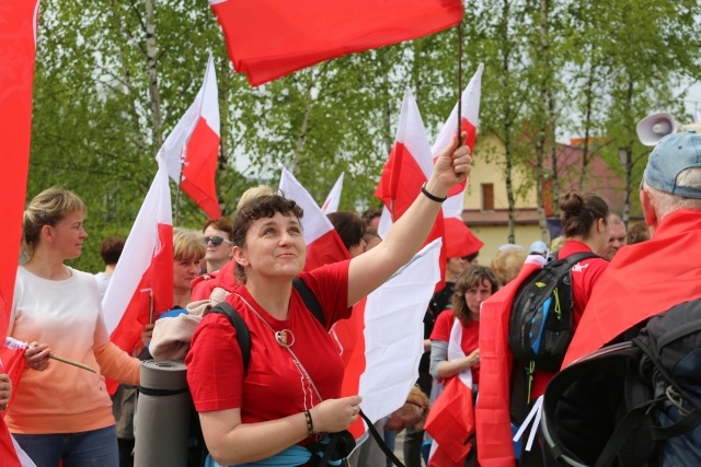 IV pielgrzymka z Hałcnowa dotarła do Łagiewnik - część pierwsza