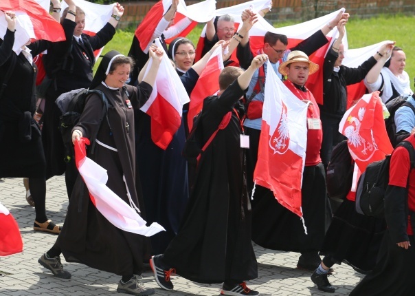 IV pielgrzymka z Hałcnowa dotarła do Łagiewnik - część pierwsza