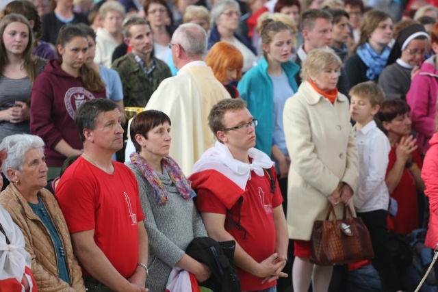 IV pielgrzymka z Hałcnowa dotarła do Łagiewnik - część druga