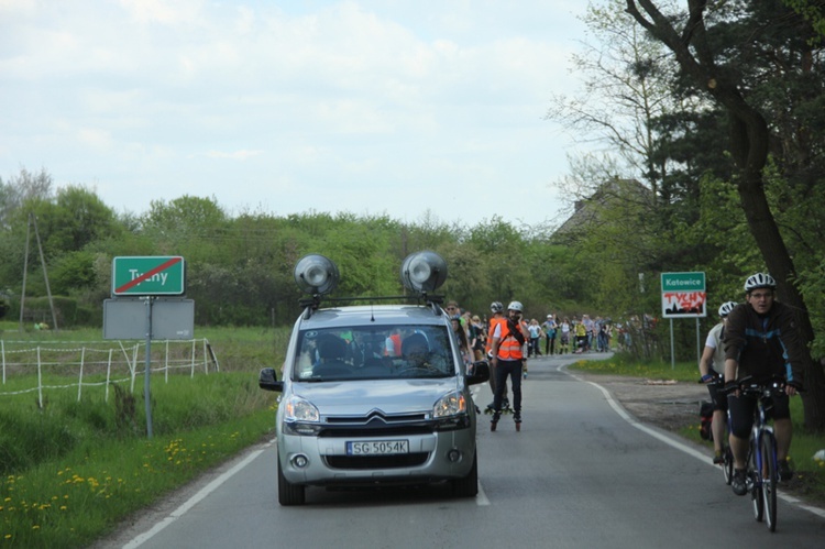 Pielgrzymka na rolkach i hulajnogach do Tychów - cz. I